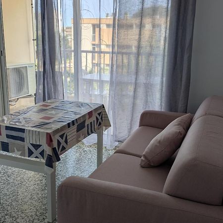 Studio Climatise Avec Coin Nuit 150M De La Plage Le Lavandou Eksteriør bilde