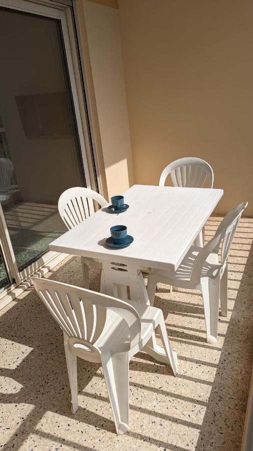 Studio Climatise Avec Coin Nuit 150M De La Plage Le Lavandou Eksteriør bilde