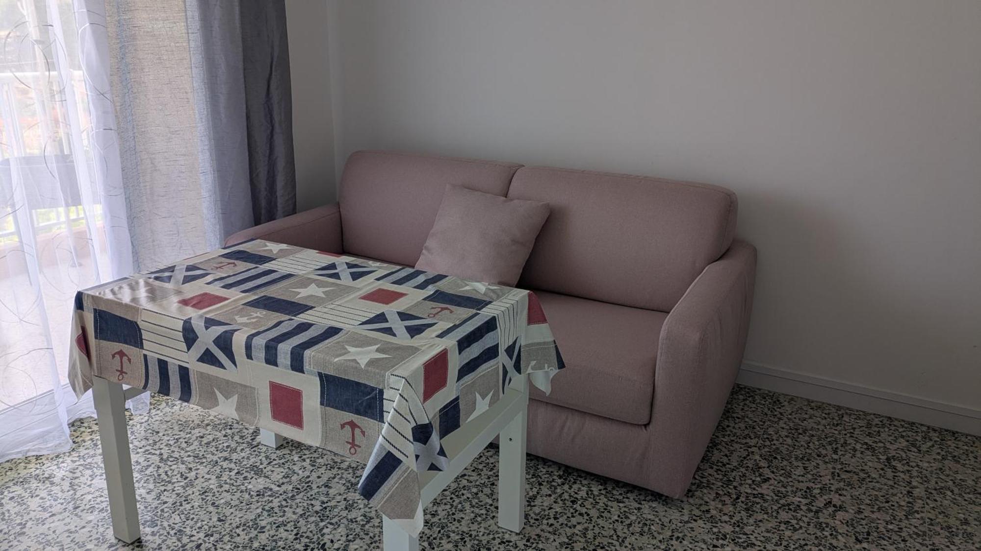 Studio Climatise Avec Coin Nuit 150M De La Plage Le Lavandou Eksteriør bilde